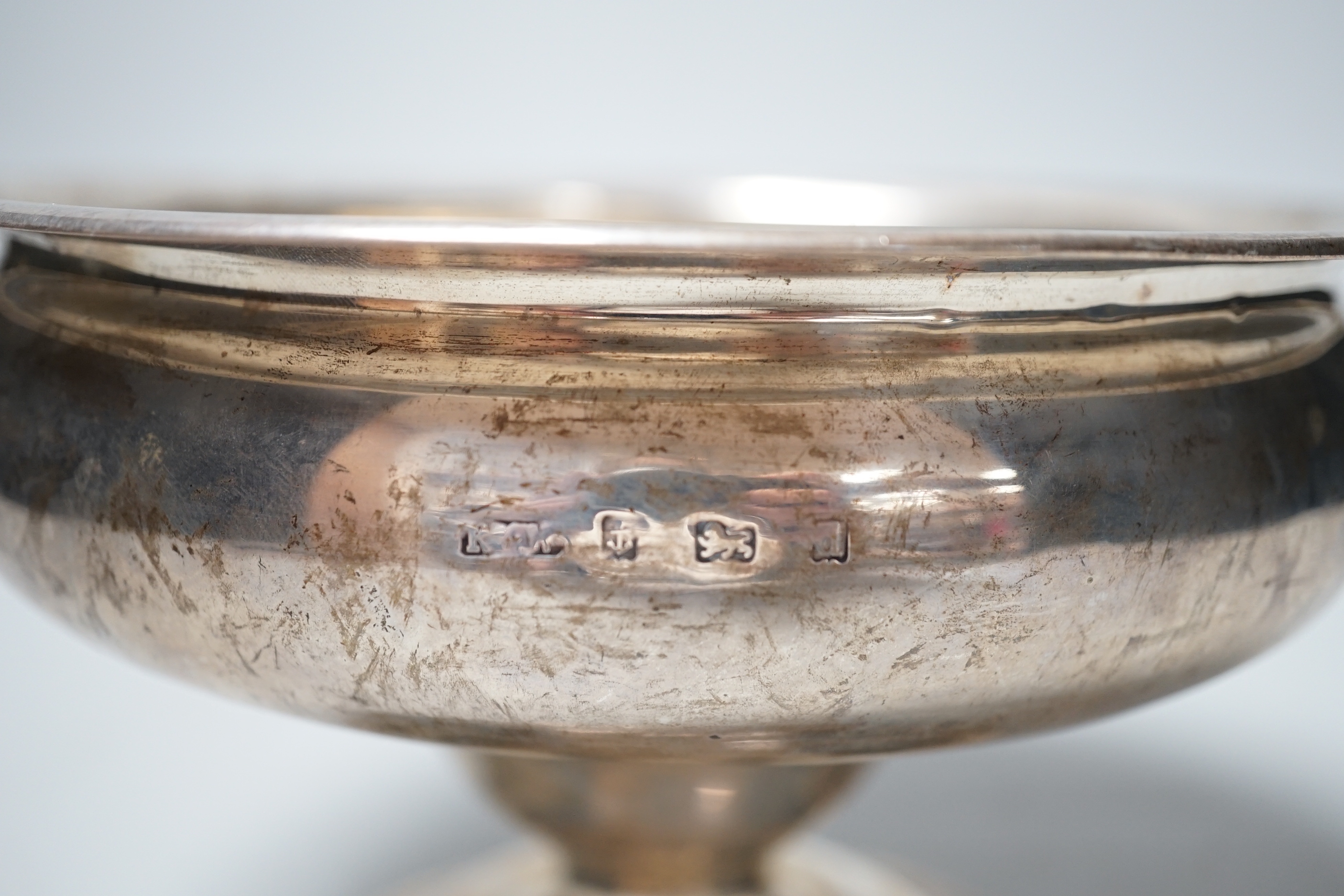 An Edwardian silver pedestal bowl, indistinct maker's mark, Birmingham, 1903, diameter 18.6cm, 12.6oz.